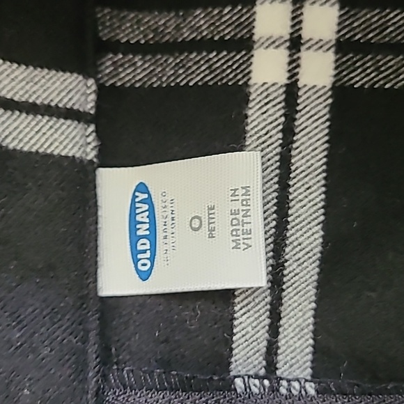 Old Navy - Black and White Plaid Skater Skirt - Picture 7 of 9